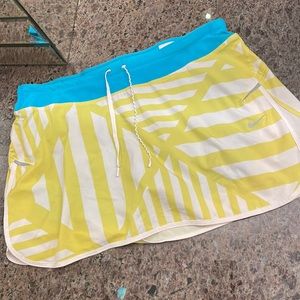 Used- Nike tennis skirt. Size M